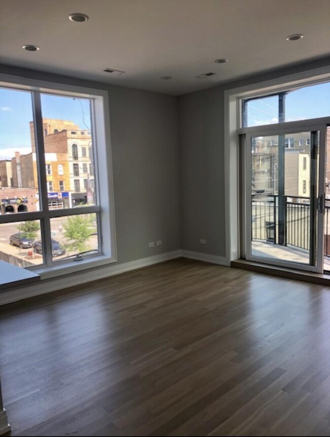 Building Photo - 1 bedroom in Chicago IL 60613