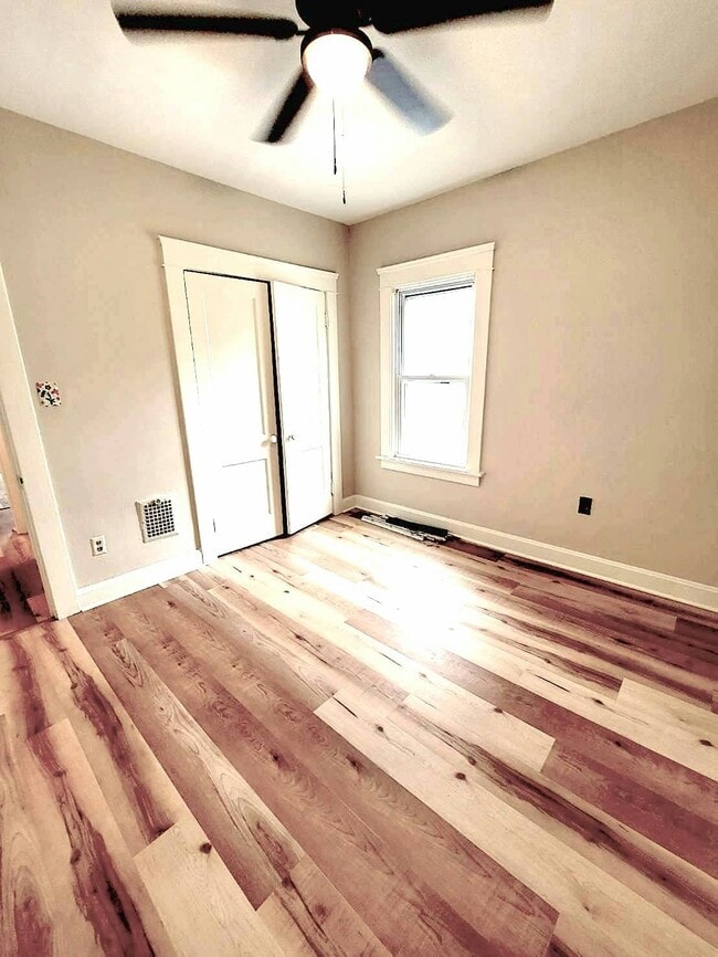 Building Photo - 1303 Lakeland Ave