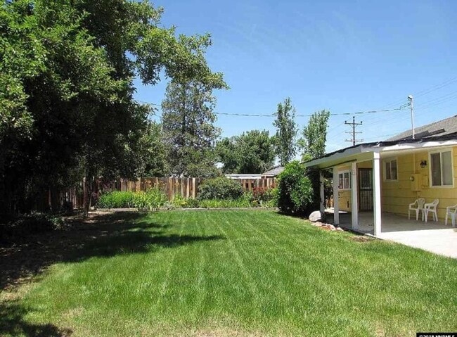 Building Photo - Available Mid-April – Beautiful 3 Bedroom Home on Hunter Lake Drive