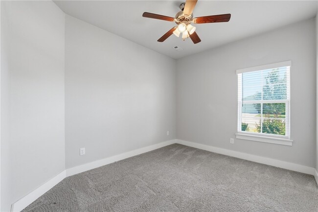 Building Photo - 40 E Loveland Loop