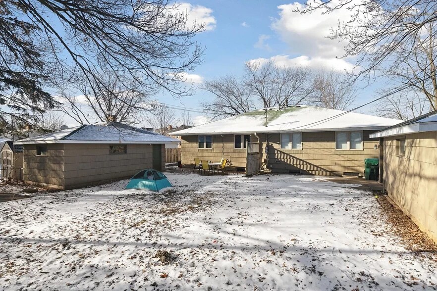 Building Photo - 3507 Aquila Ave S