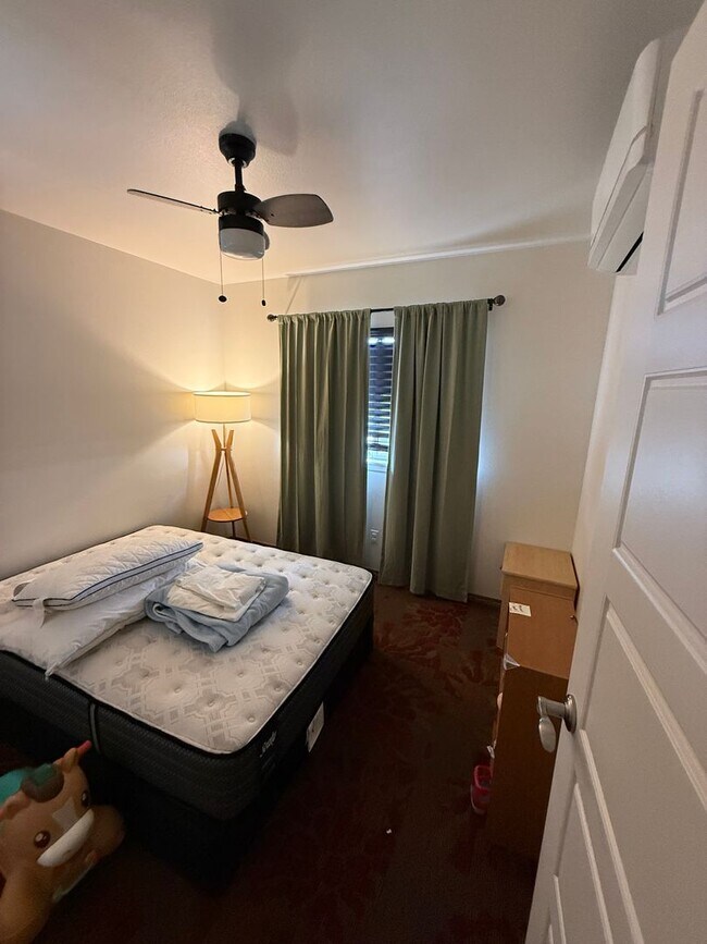 Building Photo - Spacious 4 Bedroom, 2.5 Bath Pet Friendly, Single Family Home.