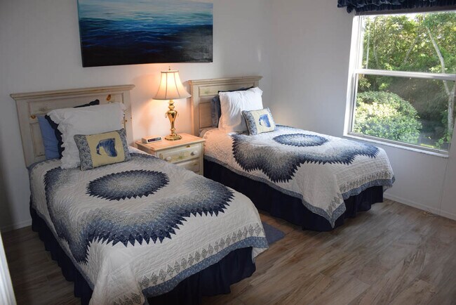 guest bedroom - view - 225 Montoya Dr