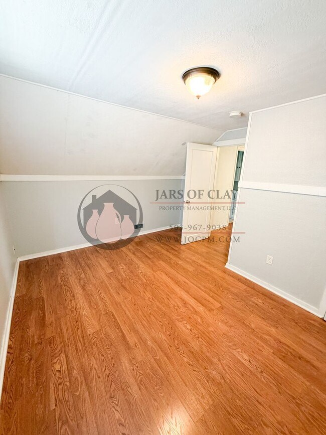 Building Photo - Spacious NE Salem Character Home | Pet Friendly | Central Heat