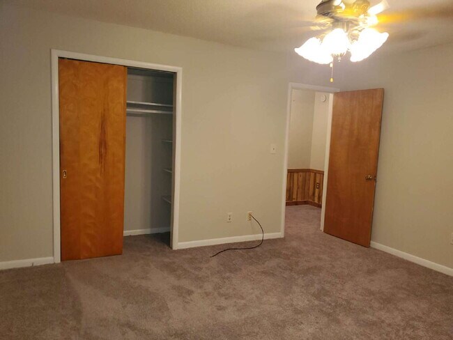 Building Photo - "Spacious 5-Bedroom Retreat with 3 Full Baths in Huntsville – Your Perfect Family Home Awaits!"