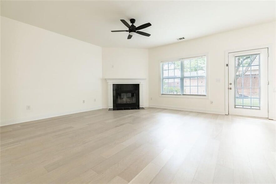 Building Photo - 2070 Cabela Dr