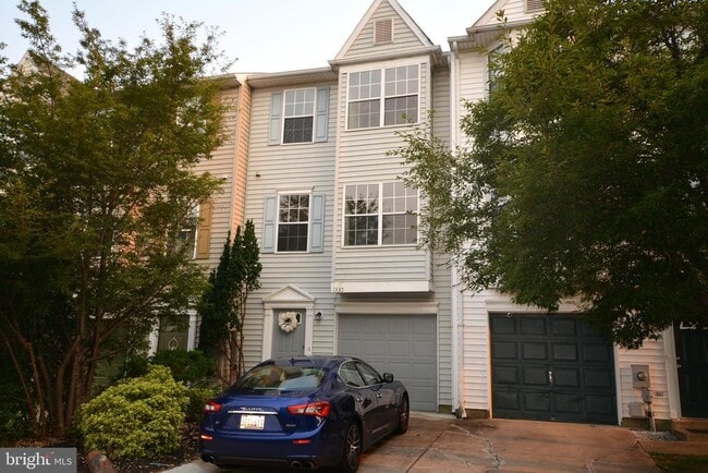 Building Photo - 1330 Hampshire Dr