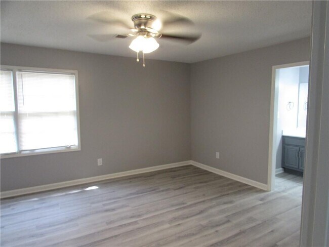 Building Photo - 1774 Twin Brooks Dr SE