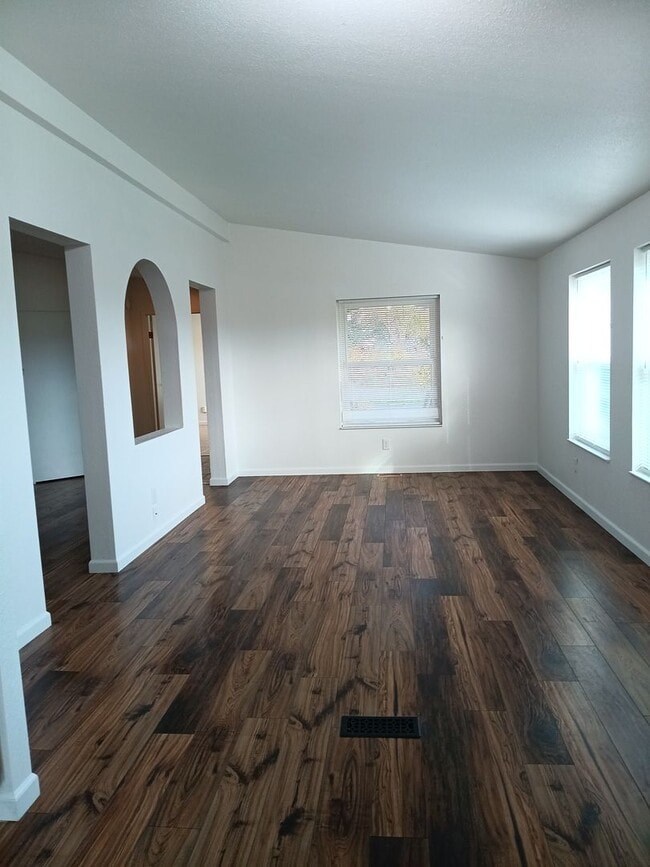 Building Photo - Country Living In The Independence Area Is...