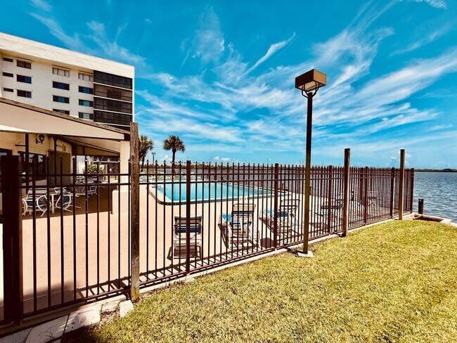 Building Photo - 250 S Sykes Creek Pkwy