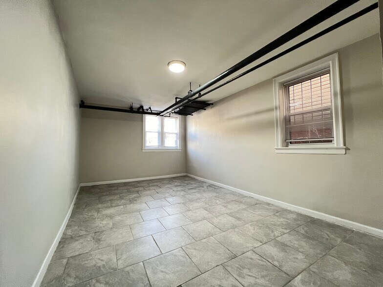 225 Union St 19 (Bsmt) - 223 Union St