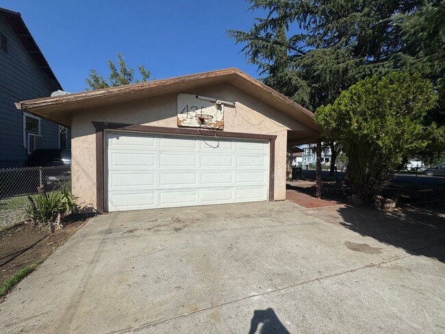 Primary Photo - Charming 3 bedrooms 2 baths