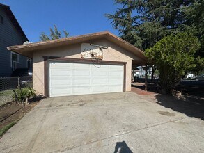 Building Photo - Charming 3 bedrooms 2 baths