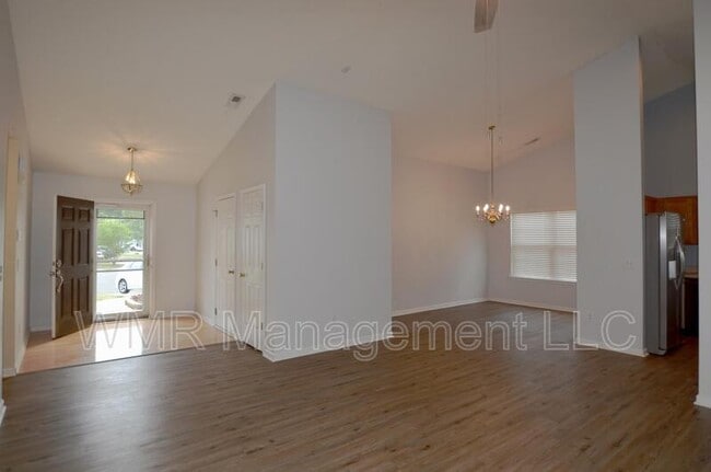 Building Photo - 2011 Oakbriar Cir
