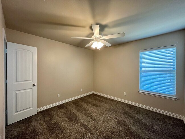 Building Photo - 319 Princess Place