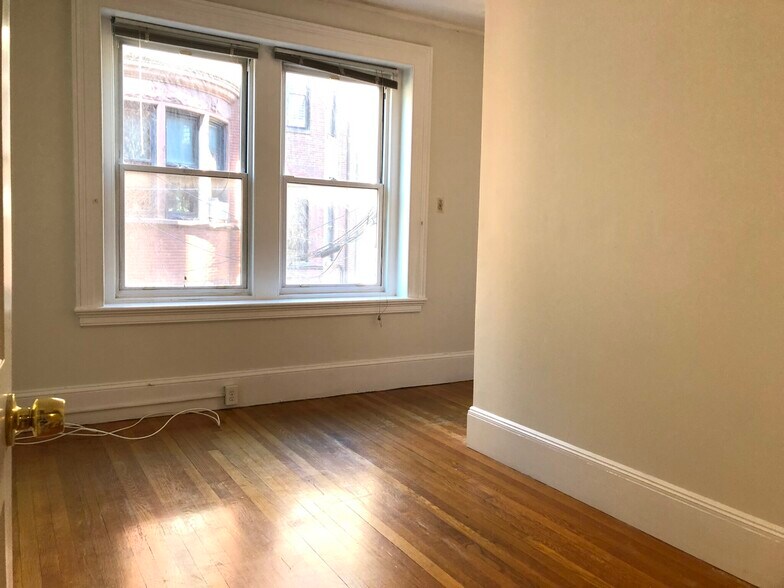 Building Photo - 12 Fairfield St