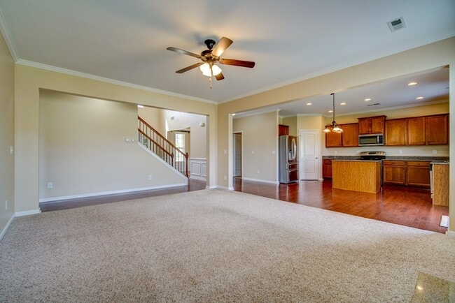 Building Photo - Gorgeous 4/5 BR, 3 BA, 2 Car Garage Home with Fenced Backyard and Large Storage Unit