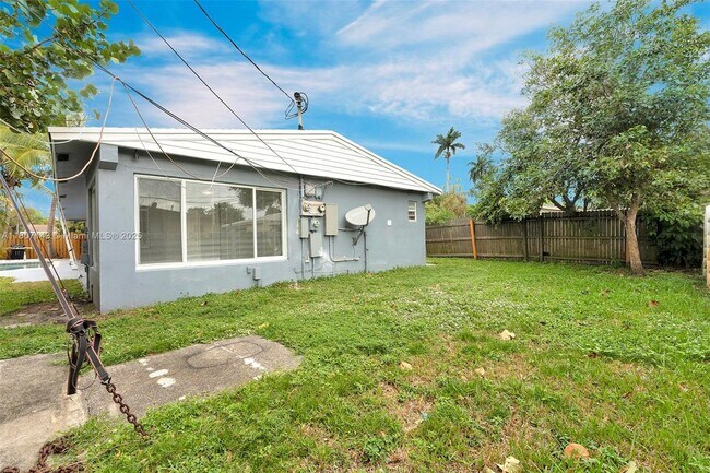 Building Photo - 1120 SW 30th St