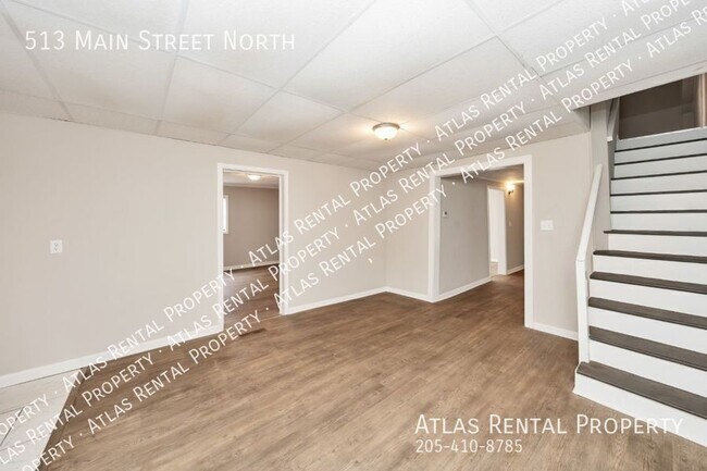 Building Photo - 513 Main St N