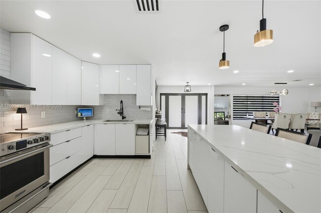 Building Photo - 9935 Ramblewood Dr