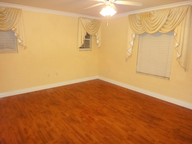 Building Photo - 508 Dante Cir