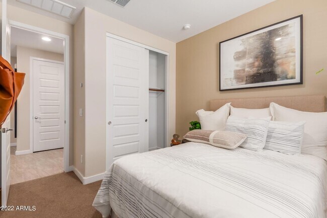 Building Photo - 43 E Capricorn Way