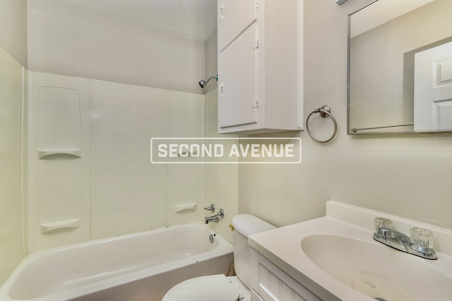 Building Photo - 3746 Kahlert Ave