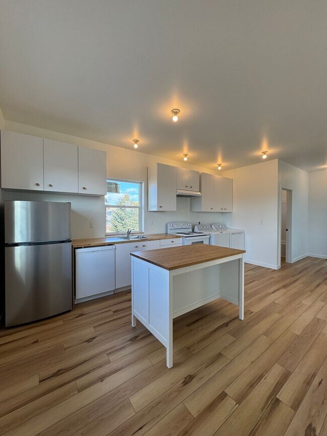 Building Photo - Charming 1-Bedroom, 1-Bath Rental with Exp...