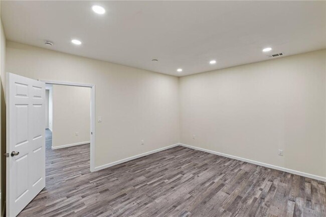Building Photo - 160 Janney Cir