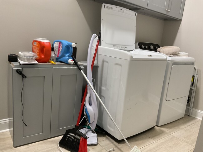 Building Photo - 159 W 1st St