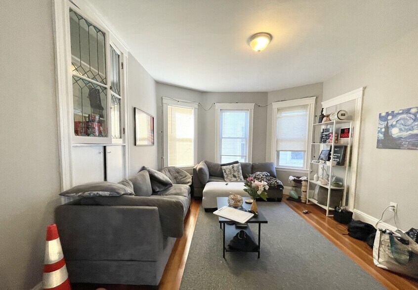 Building Photo - 9 Taft St