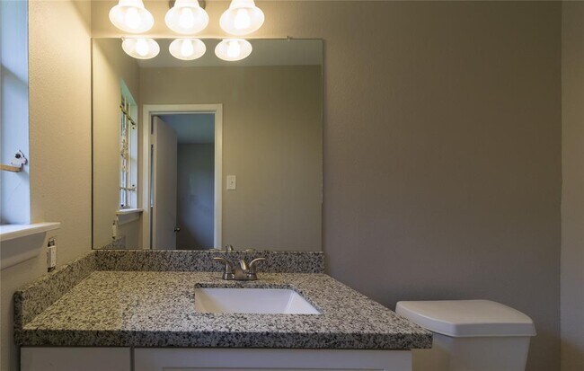 Building Photo - 8418 Rinn St