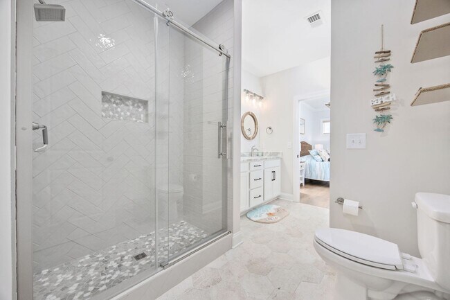 Building Photo - All Inclusive Seasonal Rental in the Beaut...