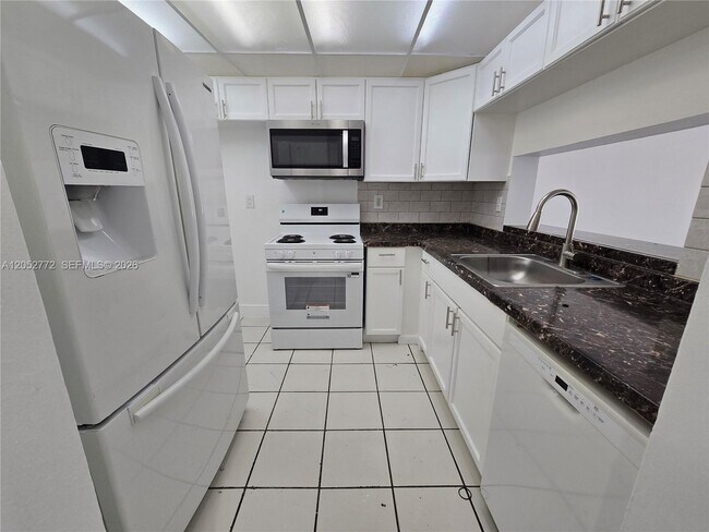 Building Photo - 484 NW 165th St