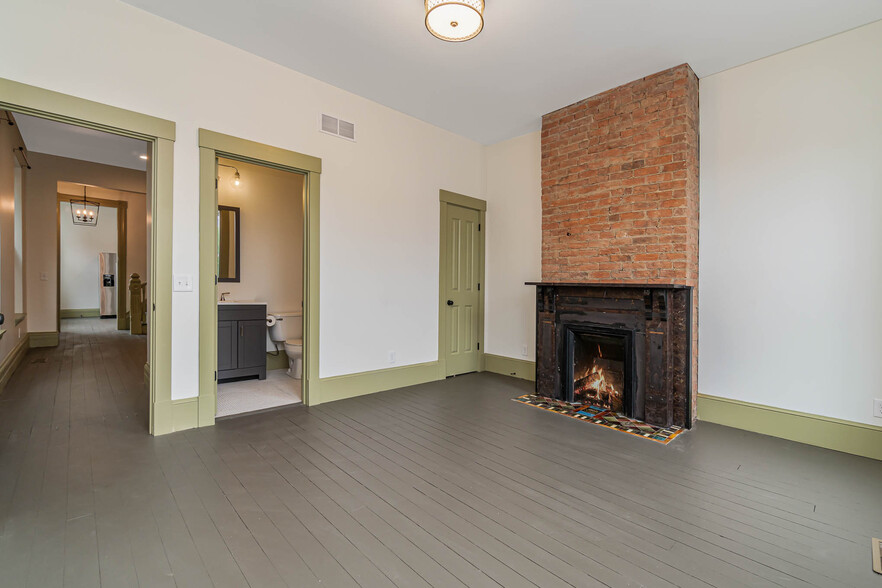 Building Photo - 1563 Holman St