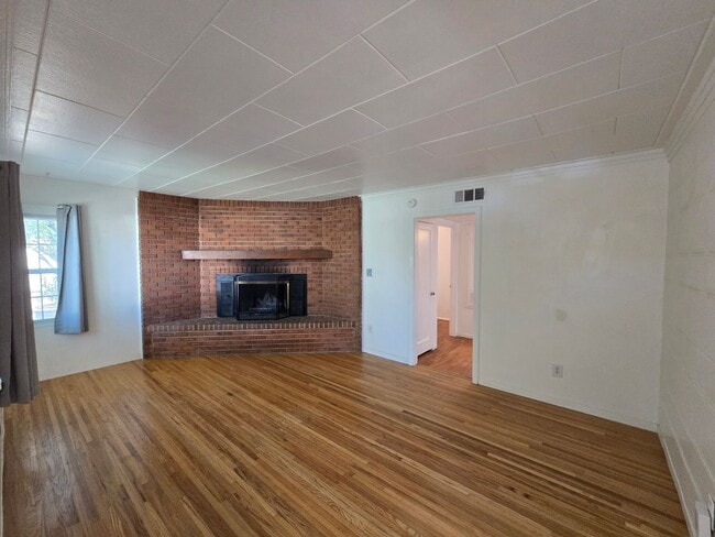 Building Photo - 607 Avenue G