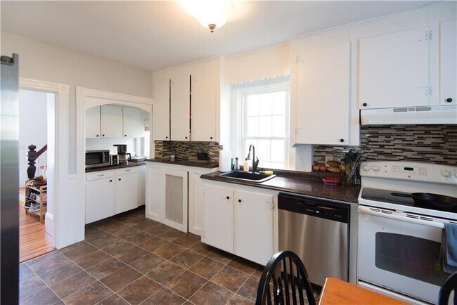 Building Photo - 21 Congdon Ave