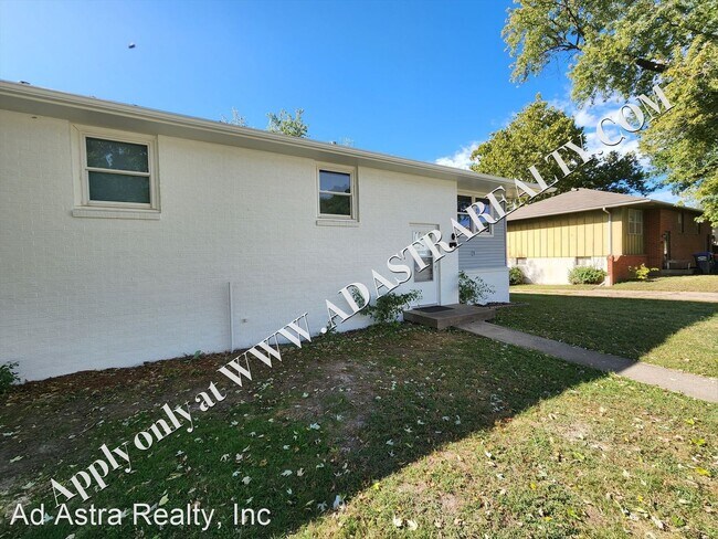Primary Photo - 2 br, 1.5 bath House - 3014 N 155th Ter.,