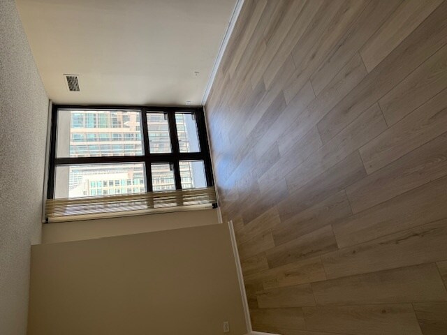 Building Photo - 10 E Ontario St