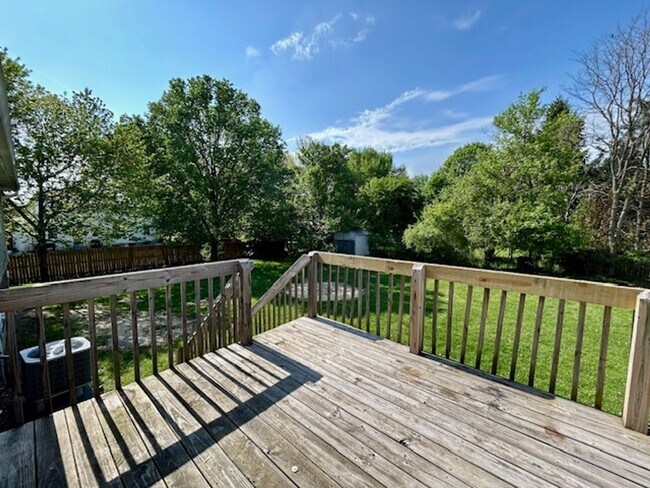 Building Photo - Welcome Home to This Beautifully Maintained Tri-Level Gem!