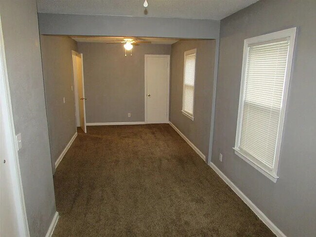 Building Photo - 2 bed 1 bath Home for rent