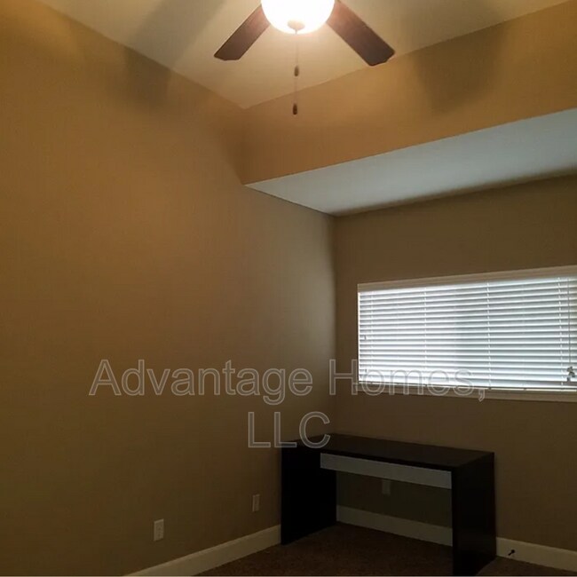 Building Photo - 2176 SW Timbertrace Ln