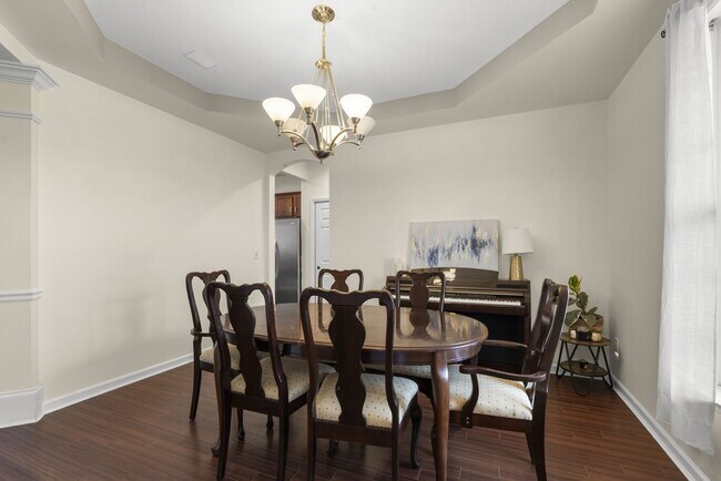Building Photo - 3 Bed 2.5 Bath Home with 2 Car Garage and Fenced Backyard