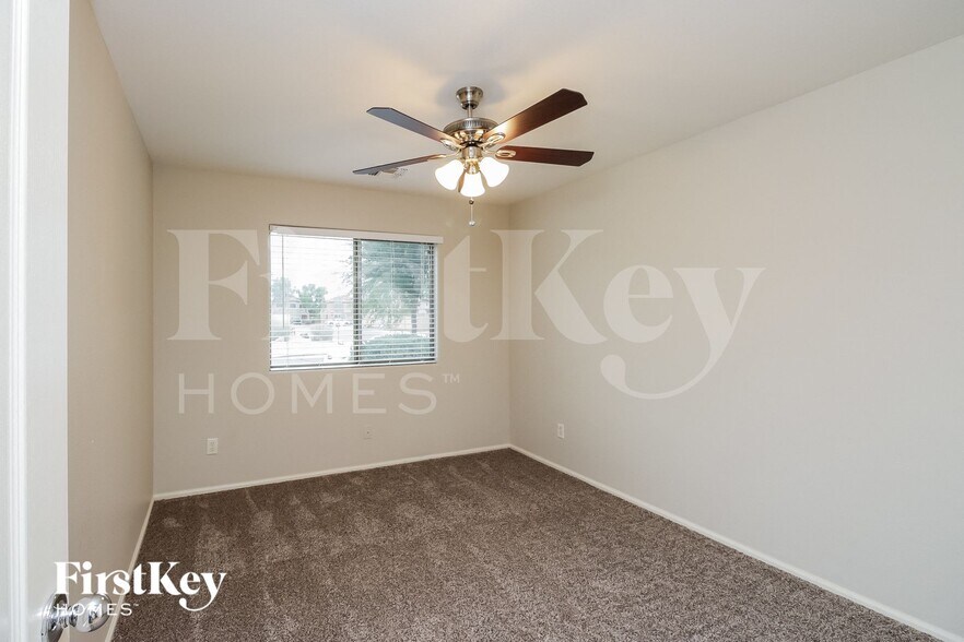 Building Photo - 284 W Jersey Way