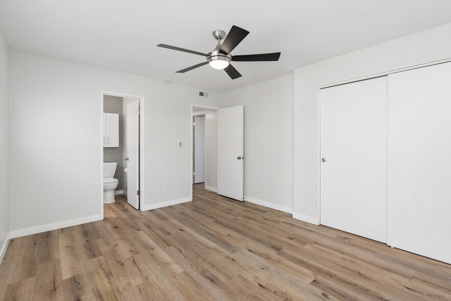 Primary Room with Powder Room - 130 Avenida Algodon