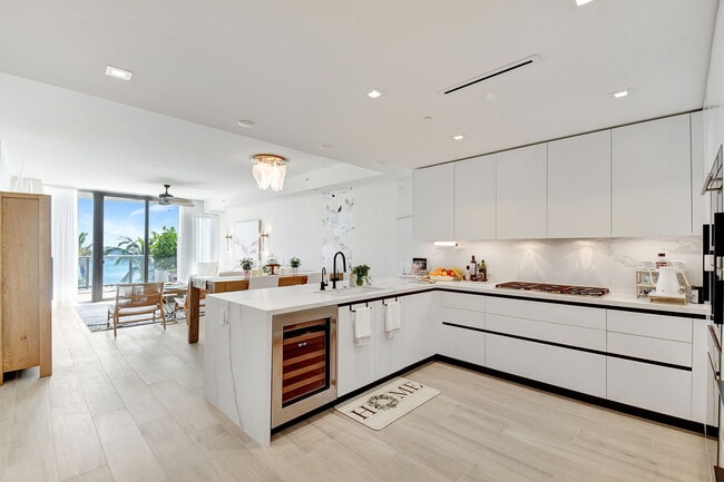 Building Photo - 1116 N Ocean Blvd