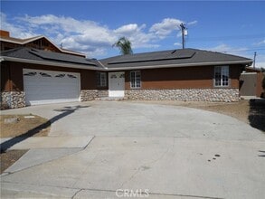 Building Photo - 630 N Darwood Ave