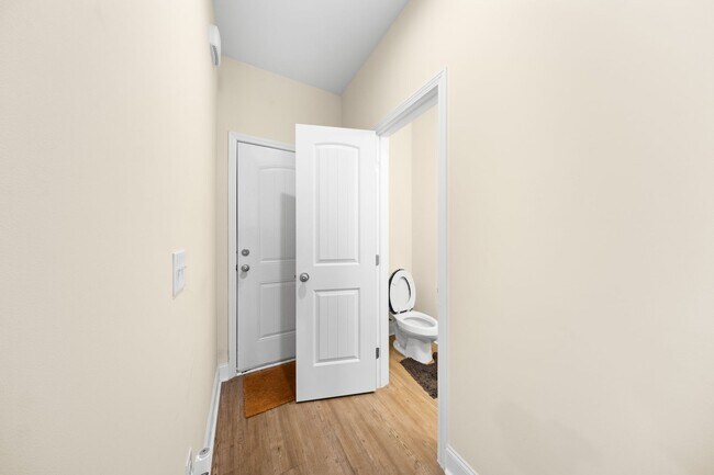 Building Photo - Move-In Ready 2BR Townhome in Beaufort – Don’t Miss This!