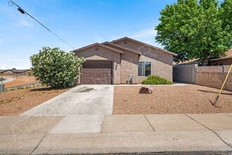 Building Photo - CHARMING TWO BEDROOM