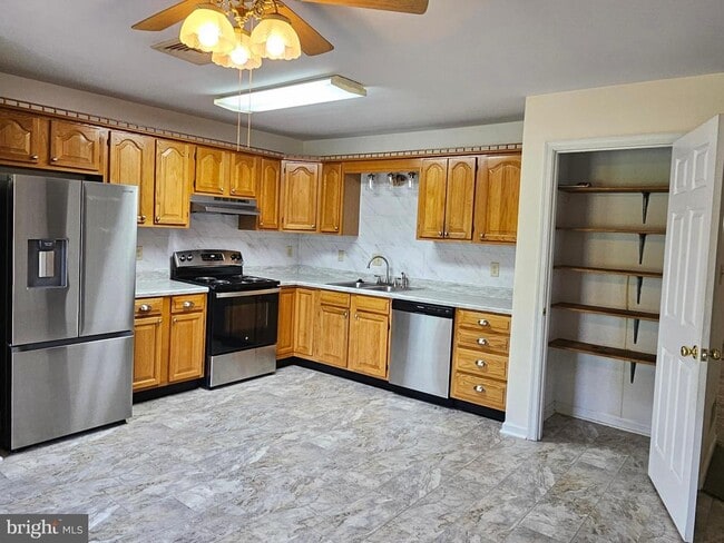 Building Photo - 14788 Sherwood Dr